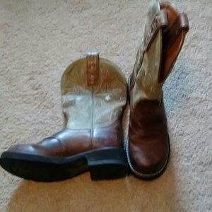 Woman's Ariat Western Cowgirl Boots